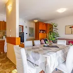 2 Bedroom In Apartment