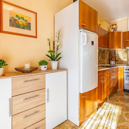 Lägenhet Lovely In With Kitchen *