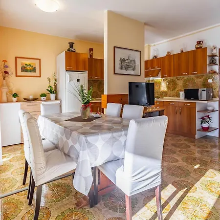2 Bedroom Front In Daire *
