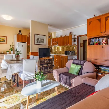 2 Bedroom Front In 普拉