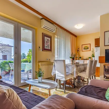 Daire 2 Bedroom Front In Pula