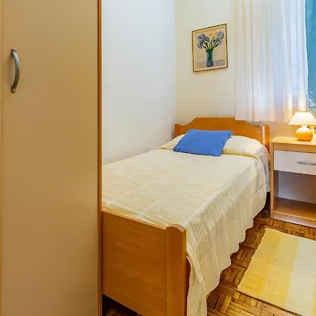 2 Bedroom Front In 普拉