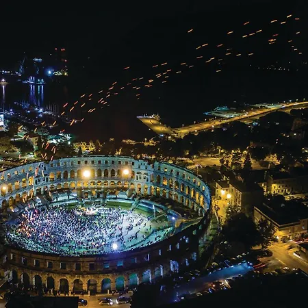 Lovely In With Wifi 아파트 풀라